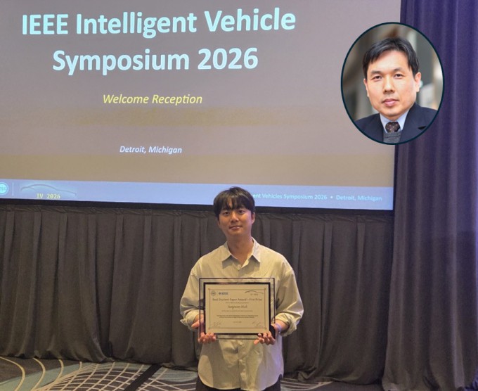 From left, first author and PhD candidate Na Sung-won, winner of the Best Student Paper Award at the 2026 IEEE Intelligent Vehicles Symposium, and at the top right Professor Shim Hyun-chul. Provided by KAIST