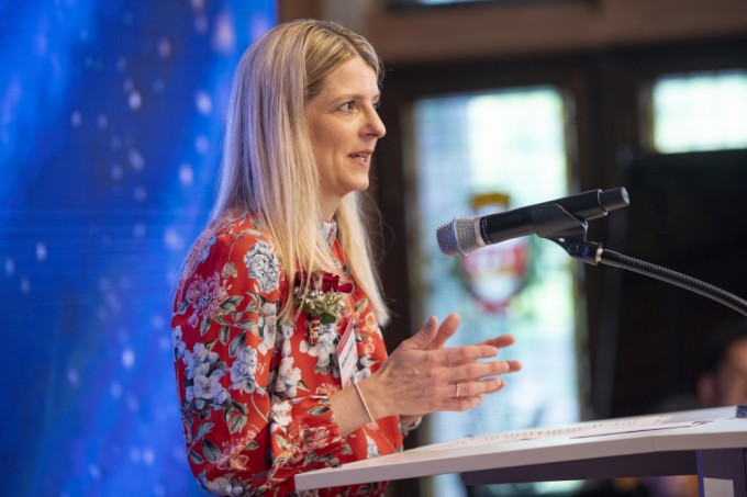 Am 17. (Ortszeit) hielt die stellvertretende Oberbürgermeisterin von Saarbrücken, Barbara Meyer, bei der Feier zum 30-jährigen Jubiläum des Europäischen Forschungszentrums des Koreanischen Instituts für Wissenschaft und Technologie (KIST) im Rathaus von Saarbrücken eine Glückwunschrede. Mit freundlicher Genehmigung von KIST