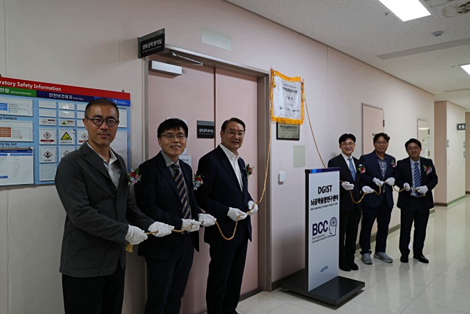 The Brain Engineering Convergence Research Center at Daegu Gyeongbuk Institute of Science and Technology (DGIST) holds a plaque ceremony to commemorate its selection as a ‘Glocal Lab’. Provided by DGIST
