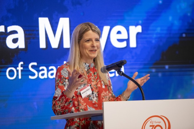 Am 17. (Ortszeit) hielt die stellvertretende Oberbürgermeisterin von Saarbrücken, Barbara Meyer, bei der Feier zum 30-jährigen Jubiläum des Europäischen Forschungszentrums des Koreanischen Instituts für Wissenschaft und Technologie (KIST) im Rathaus von Saarbrücken eine Glückwunschrede. Mit freundlicher Genehmigung von KIST