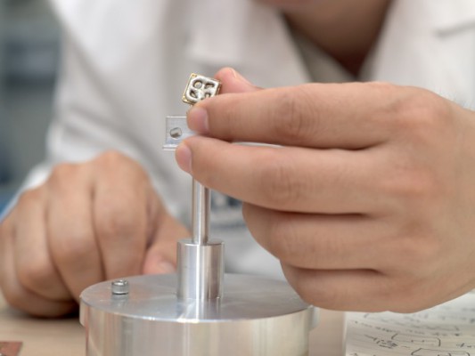 Korean Researchers Solve 'Beat' Signal Mystery in Topological Insulator Nanowires