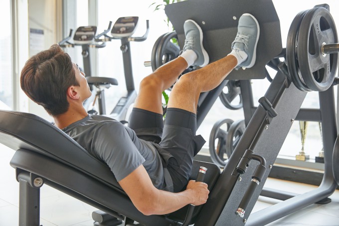Las personas que realizan entrenamiento de fuerza tienden a tener un menor riesgo de muerte que quienes no lo hacen. Proporcionado por el banco Getty Images