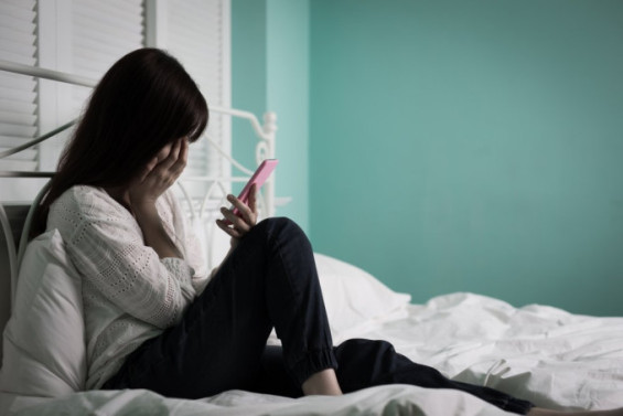 PLOS ONE study links anxious relationships to compulsive social media use