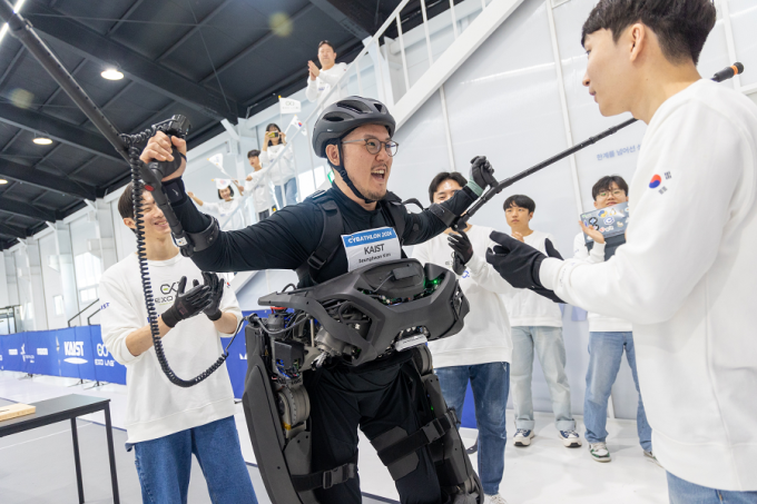 KAIST 13일 '피지컬 AI' 비전 선포 행사 예고…총장 웨어러블 로봇 착용 시연 계획